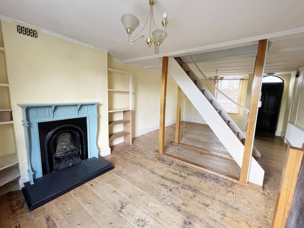 Lot: 8 - HOUSE FOR REFURBISHMENT CLOSE TO CENTRE OF ROCHESTER - 